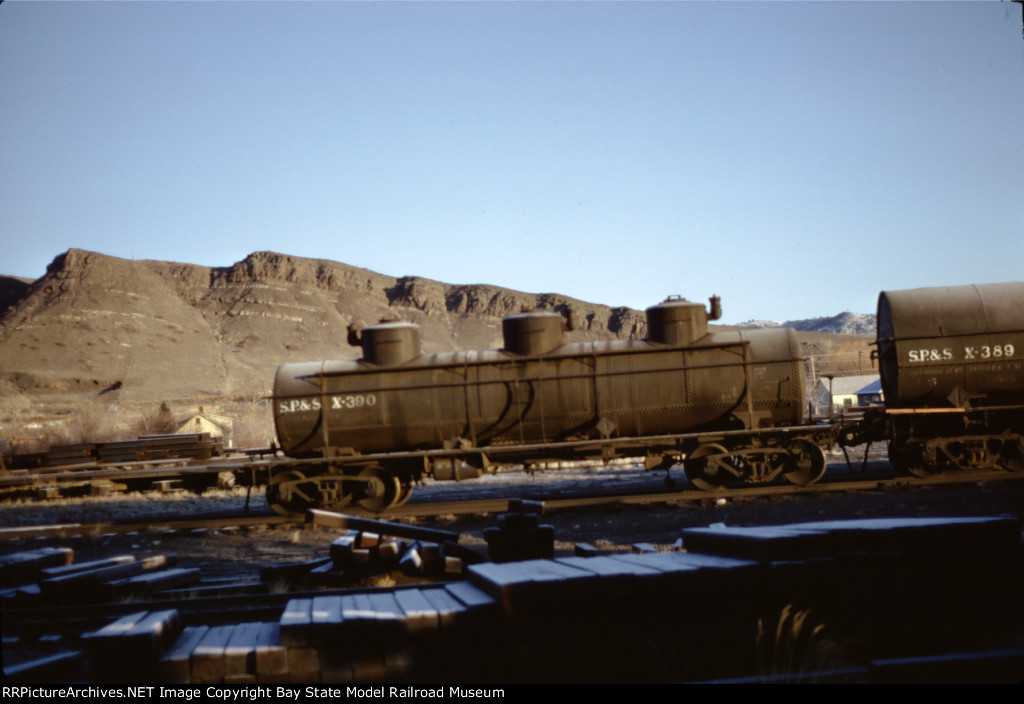 SP&S Outfit Tank Cars X-390 and X-389